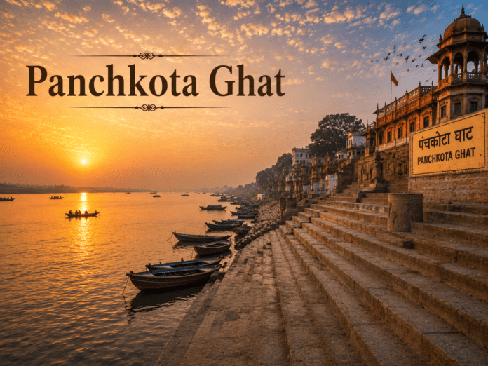 सुबह के समय Panchkota Ghat और गंगा का शांत दृश्य