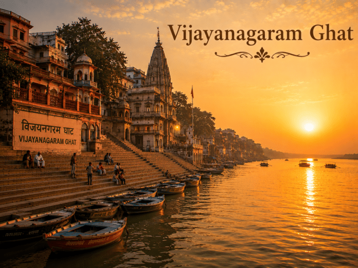 सुबह के समय Vijayanagaram Ghat और गंगा का दृश्य
