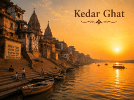 Complete Travel Guide to Kedar Ghat (2026) सुबह के समय Kedar Ghat और गंगा का दृश्य